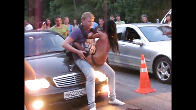 Kokybiškas :  Šlapia blondinė čiulpia gauruotą gaidį Seksualu video 