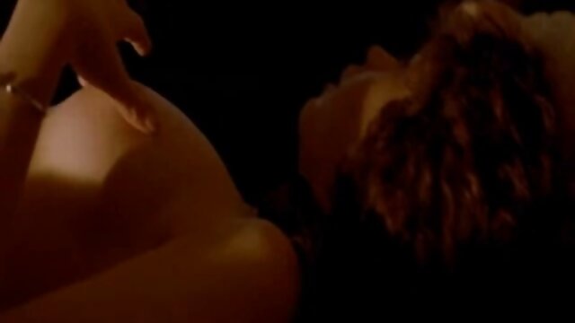 Kokybiškas :  Šviesiaplaukė mėgėjiška kūdikė masturbuojasi su žaislais ir ant veido nusimato Seksualu video 