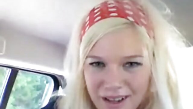 Kokybiškas :  Dvi merginos dalijasi dildo Seksualu video 