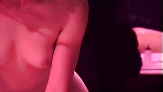 Kokybiškas :  Blondinė masažuoja savo šiknius Seksualu video 