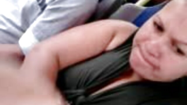 Kokybiškas :  Tamsiaplaukė Honnie laižo savo mylimojo užpakalį Seksualu video 
